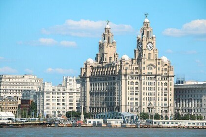 Private Liverpool Day Tour: Beatles Highlights & City Sights