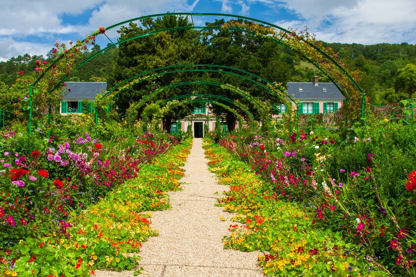 Monet Foundation & Shopping at Village des Marques McArthurGlen from Paris