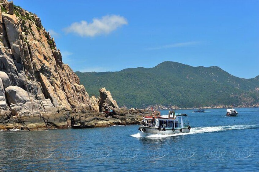 Vinh Hy Bay Adventure: Snorkeling & Swimming Journey from Mui Ne