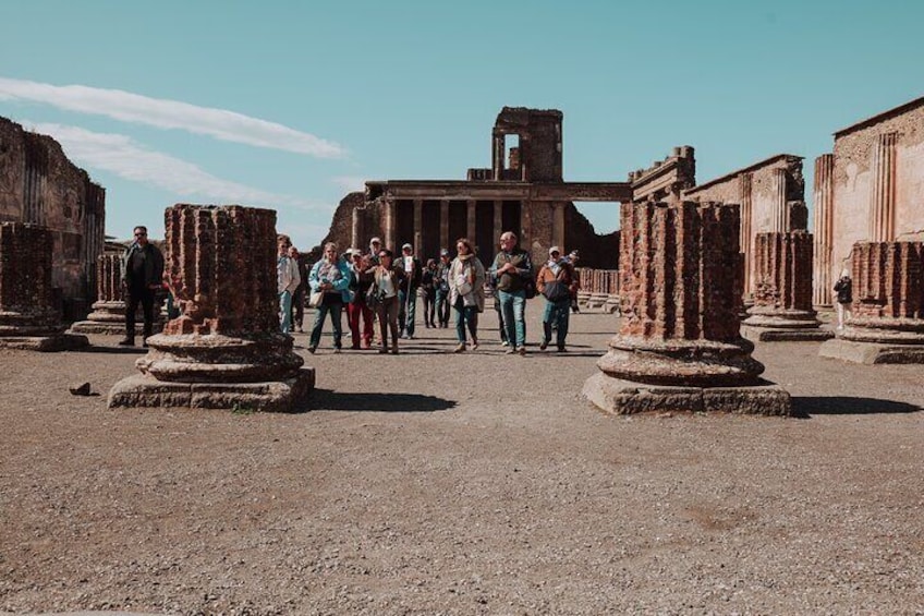 Pompeii and Mount Vesuvius Small Group Tour from Naples < 16 ppl