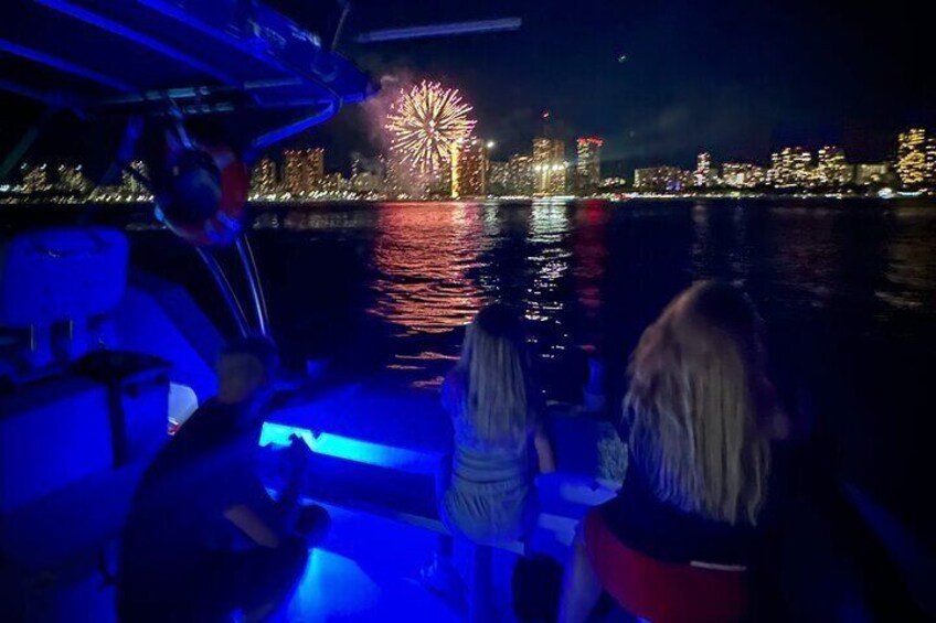 Private Boat and Fireworks Cruise in Waikiki 