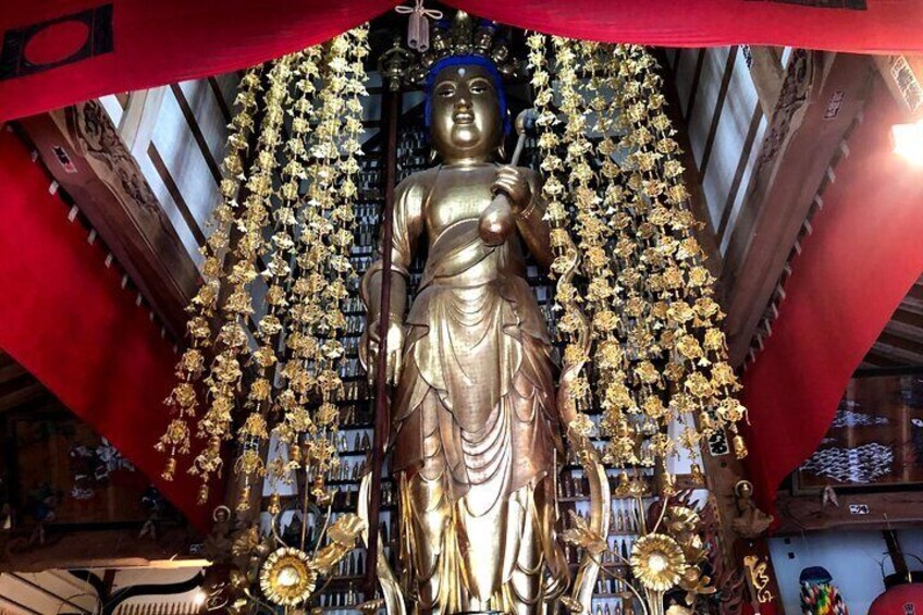 the great Buddha figure of Akauta