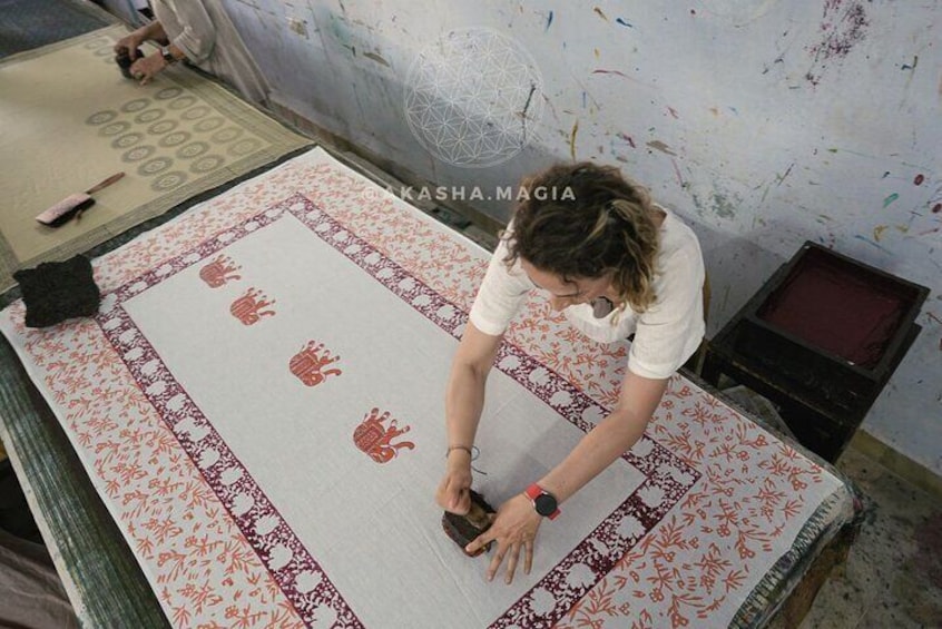 Experience the magic of Jaipur’s block printing in this immersive workshop. 