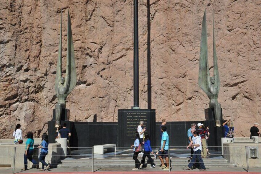 Private 4 Hours Stretch Limo Tour in Hoover Dam