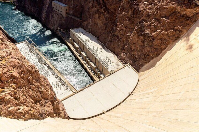 Private 4 Hours Stretch Limo Tour in Hoover Dam