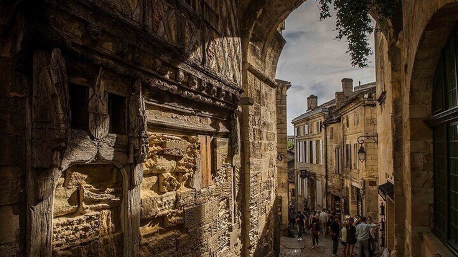 Saint Emilion History Tour with Wine Education and Tasting
