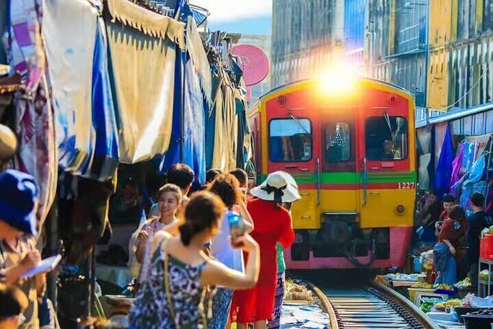 Bangkok 2-Day Tour: Thai Cuisine, Floating, Fun & Train Markets