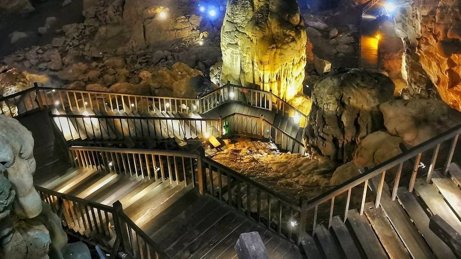 Vietnam: Paradise Cave in Quang Binh