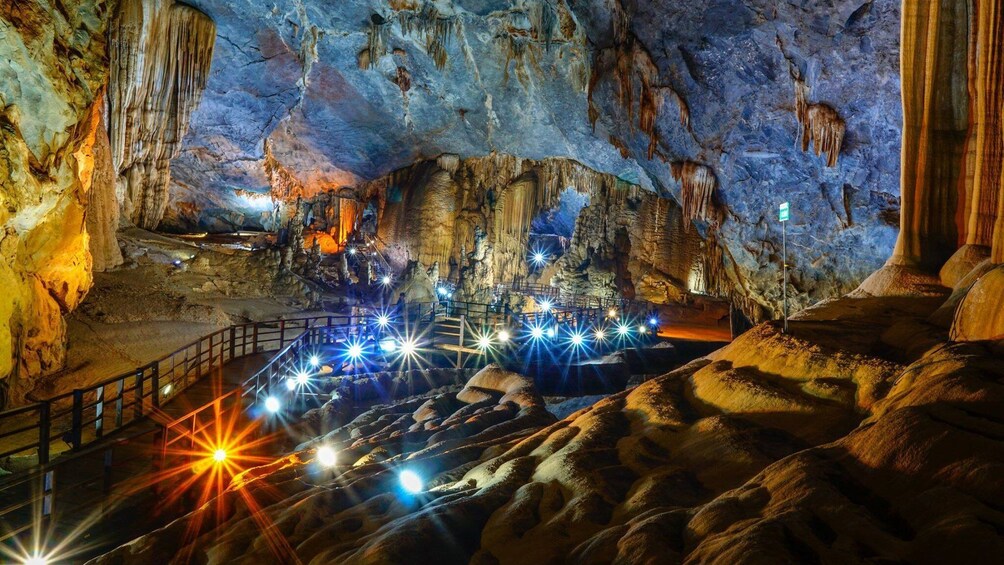 Vietnam: Paradise Cave in Quang Binh