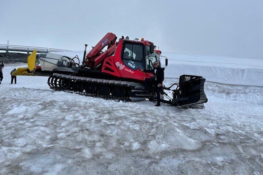 Snow plower at 3000 meters 