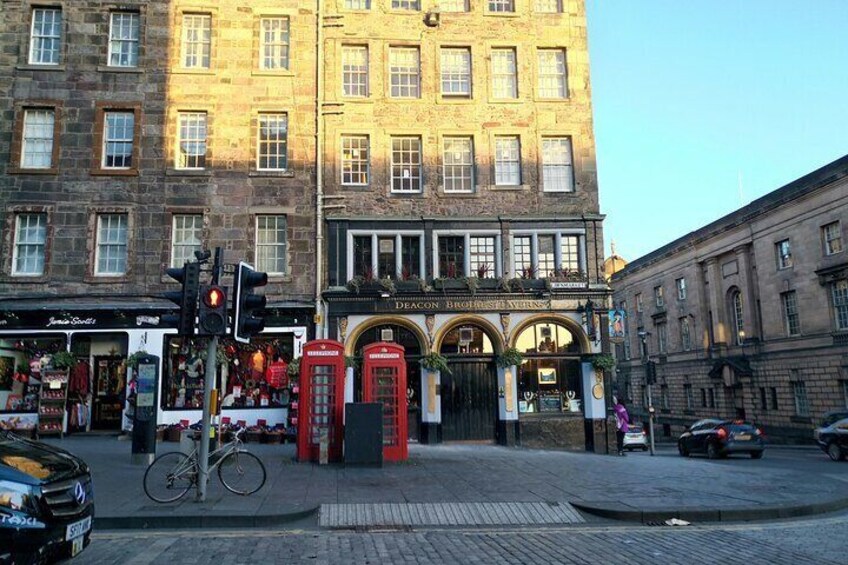 Edinburgh Royal Mile Self-Guided Walk with App