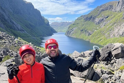 Stavanger: Excursión de un día a Cascadas, Fiordos y Vía Ferrata