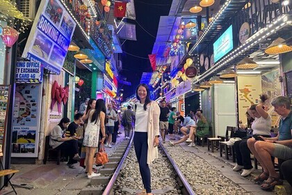 Half-Day Hanoi City Sightseeing With Female Students Private Tour