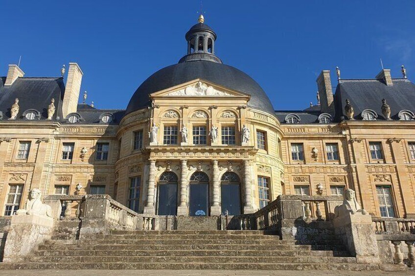 Explore Chateau de Vaux le Vicomte Private Guided Tour from Paris