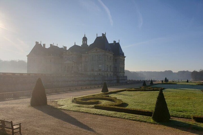 Explore Chateau de Vaux le Vicomte Private Guided Tour from Paris