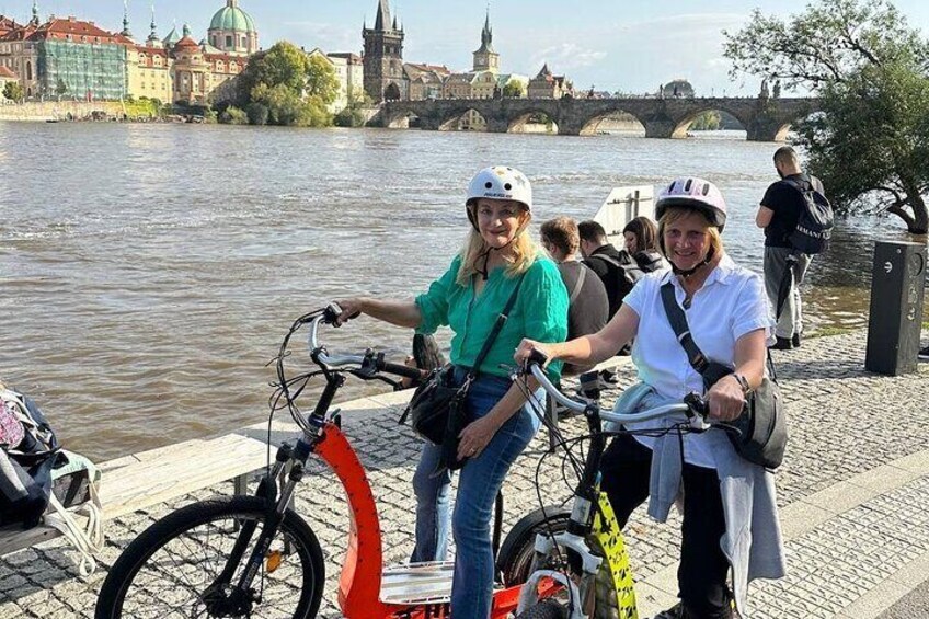 The highlights of Prague on eBike or eScooter 