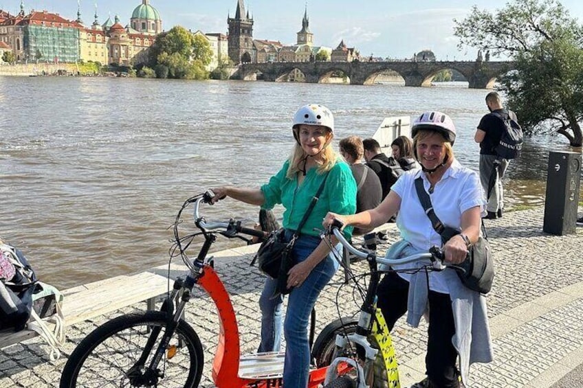 The highlights of Prague on eBike or eScooter