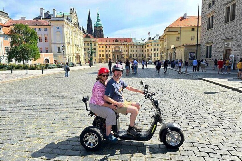 The highlights of Prague on eBike or eScooter