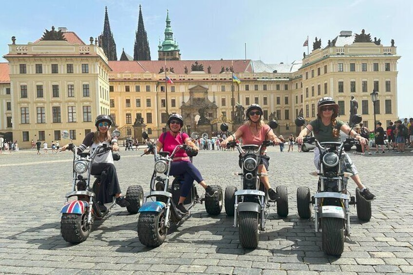 The highlights of Prague on eBike or eScooter 