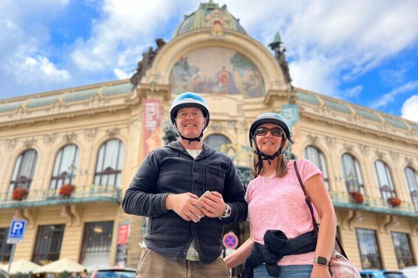 The highlights of Prague on eBike or eScooter 