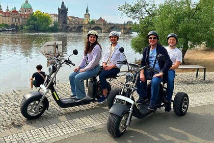 The highlights of Prague on eBike or eScooter