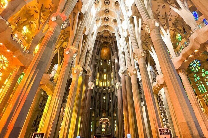 Sagrada Familia Small-Group Guided Tour with Skip-the-Line Ticket