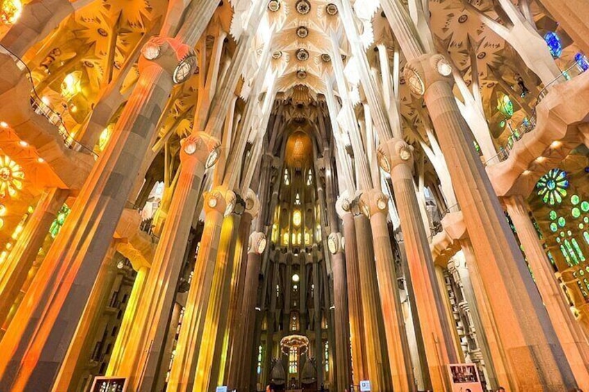 Sagrada Familia Small-Group Guided Tour with Skip-the-Line Ticket