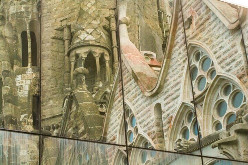 Sagrada Familia Small-Group Guided Tour with Skip-the-Line Ticket