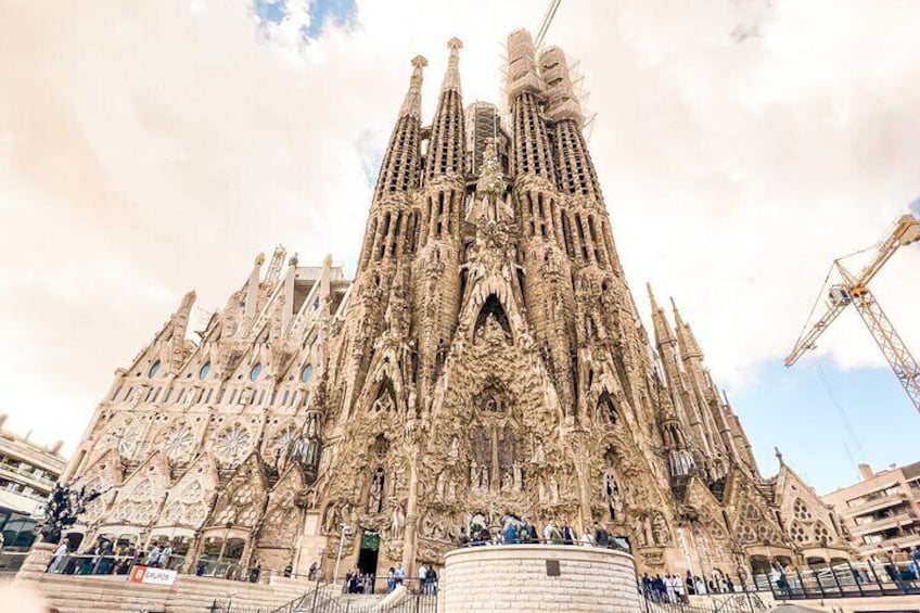 Sagrada Familia Small-Group Guided Tour with Skip-the-Line Ticket