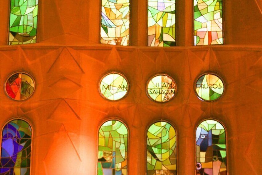 Sagrada Familia Small-Group Guided Tour with Skip-the-Line Ticket