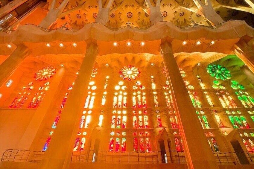 Sagrada Familia Small-Group Guided Tour with Skip-the-Line Ticket