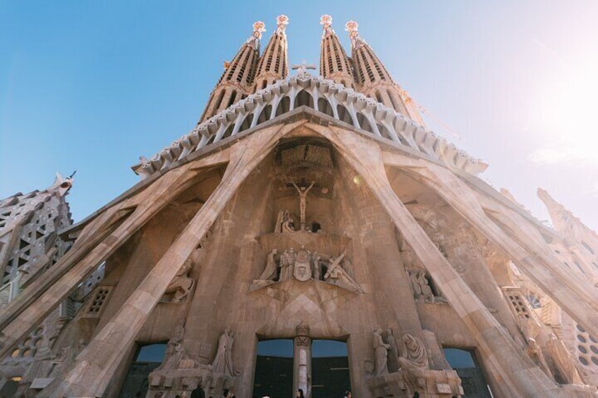 Sagrada Familia Small-Group Guided Tour with Skip-the-Line Ticket