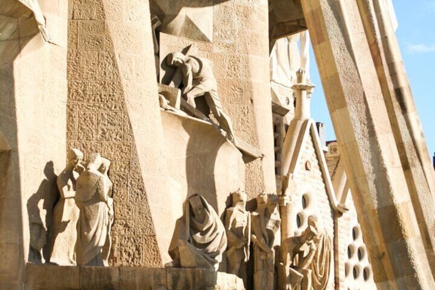 Sagrada Familia Small-Group Guided Tour with Skip-the-Line Ticket