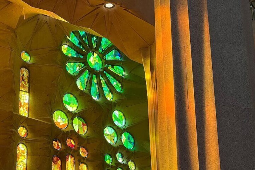 Sagrada Familia Small-Group Guided Tour with Skip-the-Line Ticket