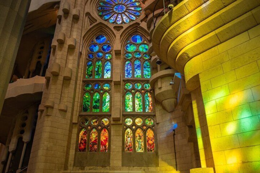Sagrada Familia Small-Group Guided Tour with Skip-the-Line Ticket