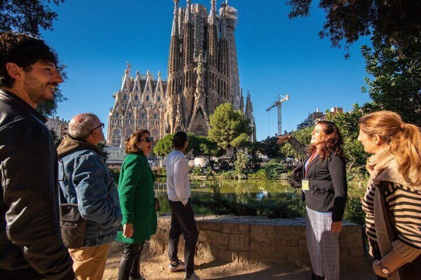 Sagrada Familia Small Group Guided Tour with Skip the Line Ticket