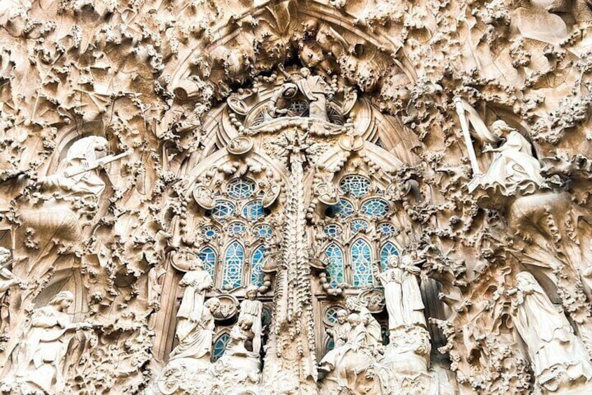 Sagrada Familia Small-Group Guided Tour with Skip-the-Line Ticket