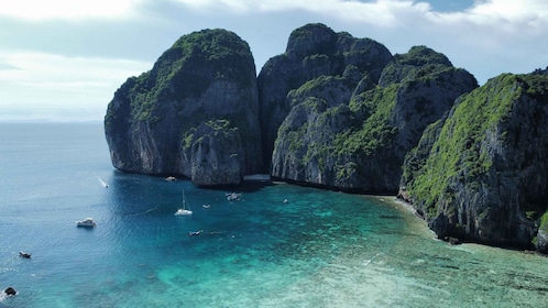 Krabi: Phi Phi and 4 Islands with Snorkelling by Speed Boat