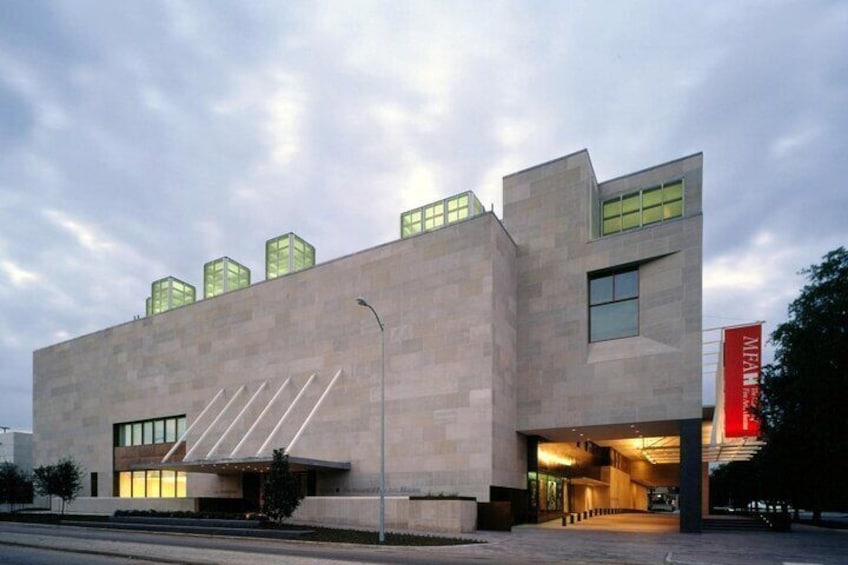 The Audrey Jones Beck Building, features galleries for special exhibitions as well as the Museum's collections of ancient art, European art, photography, prints, and American art