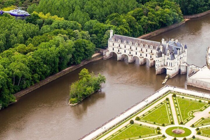 Loire Castles Chenonceau, Blois, Chaumont Private Tour from Paris