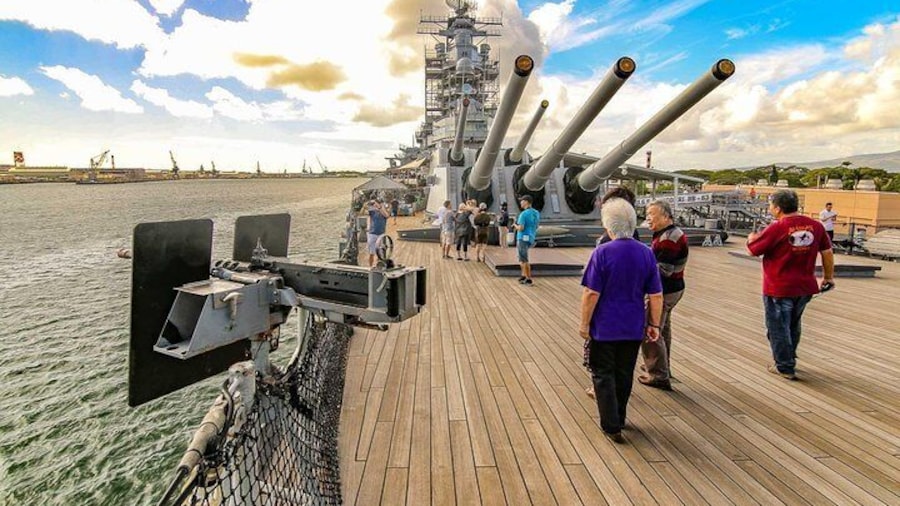 Pearl Harbor: USS Arizona Memorial & USS Missouri Battleship Tour from Waikiki