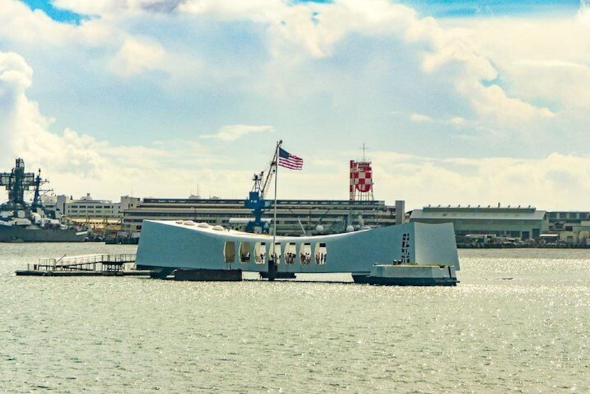 Pearl Harbor: USS Arizona Memorial & USS Missouri Battleship Tour from Waikiki