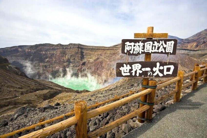 Fukuoka: Mount Aso Volcano, Kumamoto Castle, Grasslands Day Tour