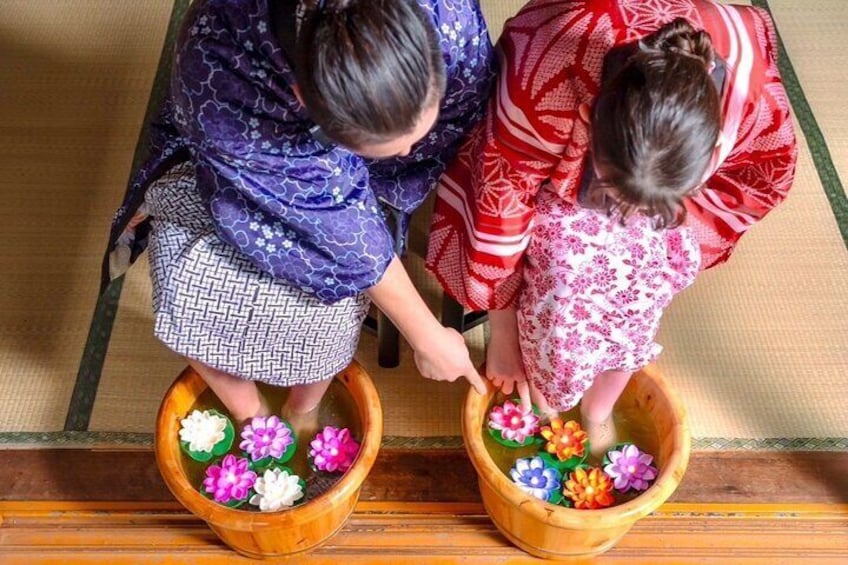 Osaka: Aroma Massage with Bamboo stick at the Temple