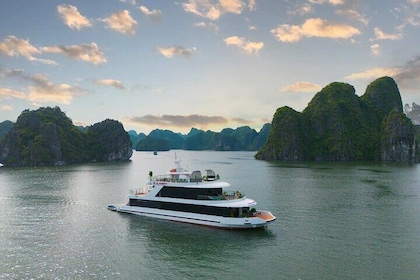 Breathtaking Lan Ha Bay - Luxury Sunset Tour from Cat Ba Island