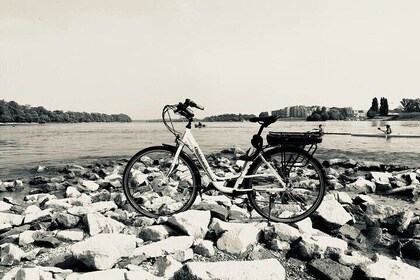 E-Bike Guided Tour in Castle Hill Budapest