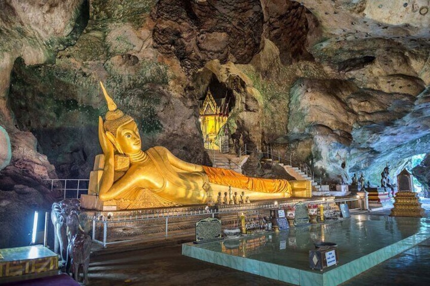 Wat Suwanna kuha temple