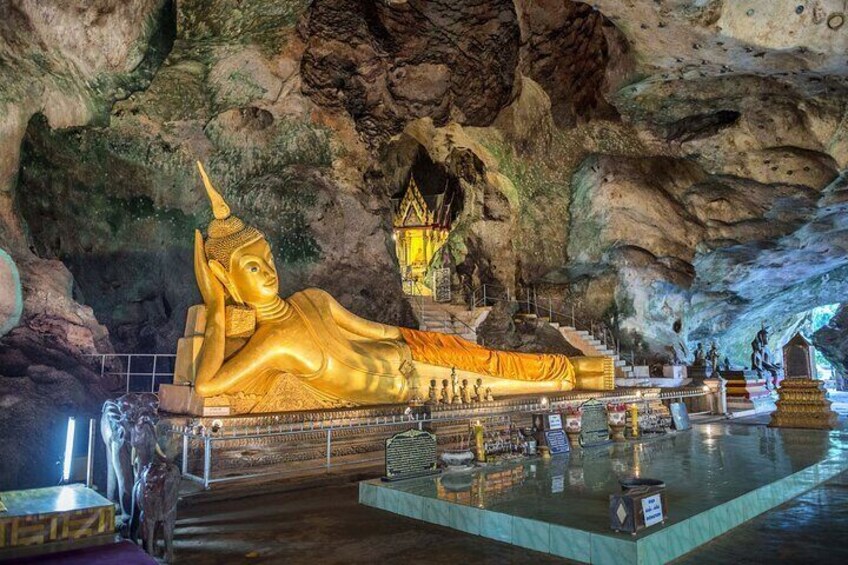 Wat Suwanna kuha temple