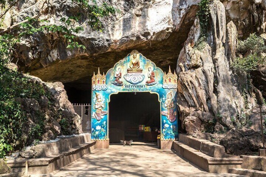 Wat Suwanna kuha temple entrance