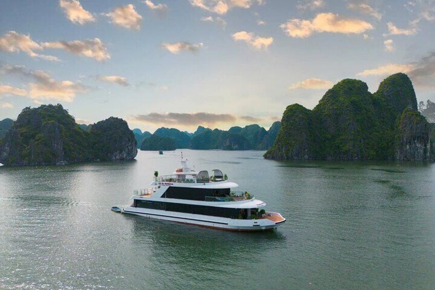 From Cat Ba: Amazing Sunset Tour in Lan Ha Bay on Luxury Cruise